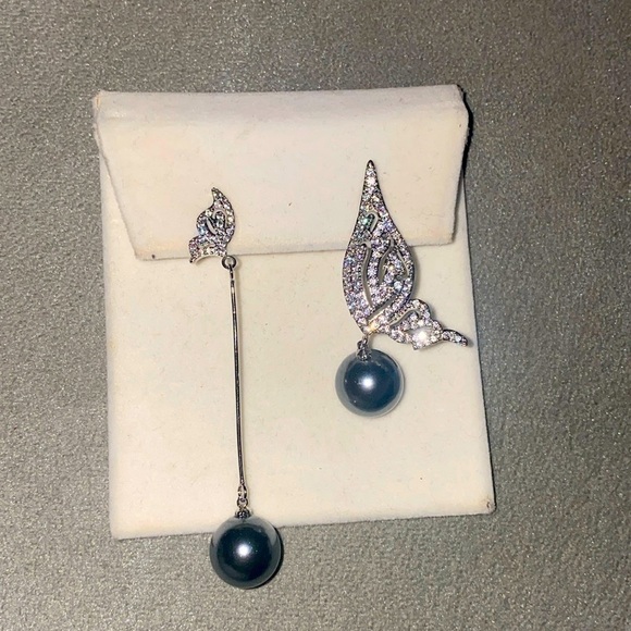 Gorgeous pearl earring great condition like new - Picture 3 of 5